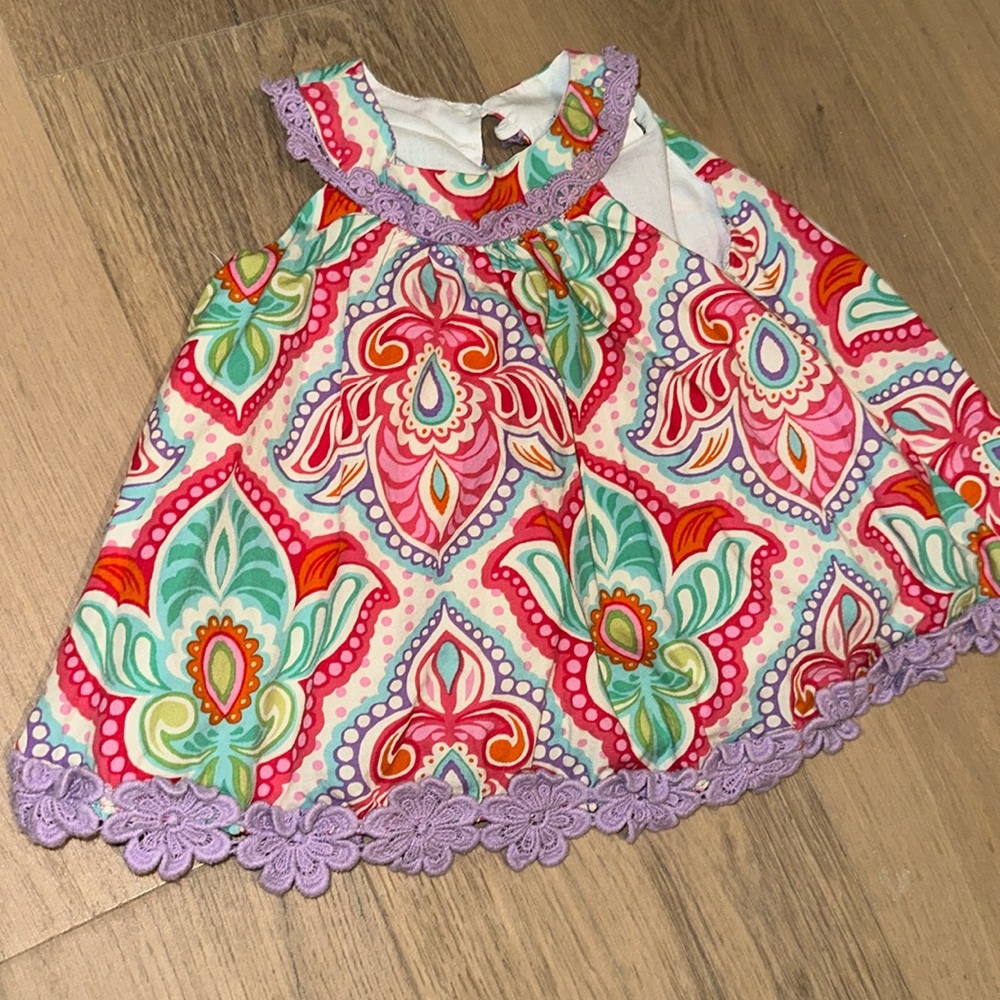 Like new paisley print dress. Perfect for Easter 9 months